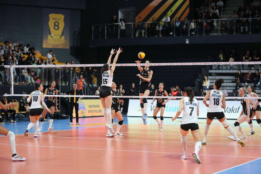 Zehra Güneş'in şov yaptığı maçta Vakıfbank Beşiktaş karşısında kazandı. Maçın tüm fotoğrafları - Resim: 76