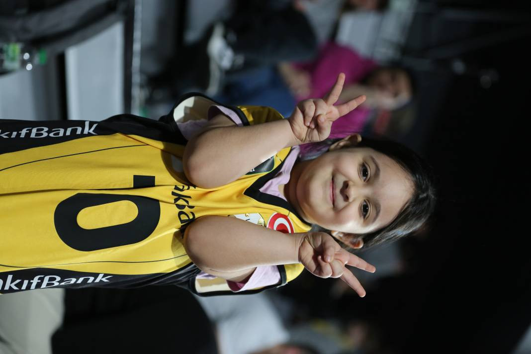 Zehra Güneş'in şov yaptığı maçta Vakıfbank Beşiktaş karşısında kazandı. Maçın tüm fotoğrafları - Resim: 68