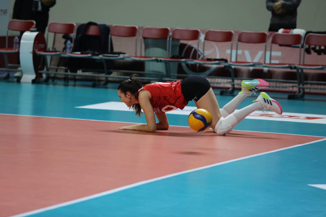 THY Kuzeyboru karşısında yüksekten uçtu. Nefes kesen maçı kazandı - Resim: 46