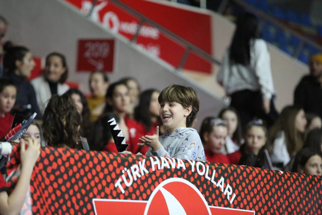 THY Kuzeyboru karşısında yüksekten uçtu. Nefes kesen maçı kazandı - Resim: 42