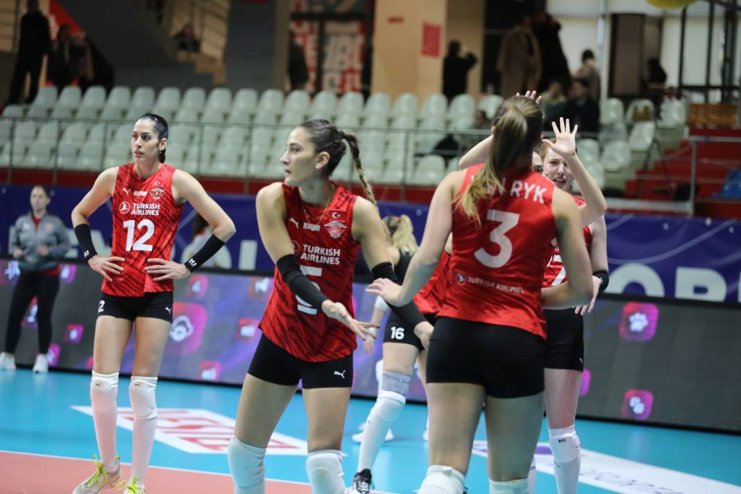 THY Kuzeyboru karşısında yüksekten uçtu. Nefes kesen maçı kazandı - Resim: 39