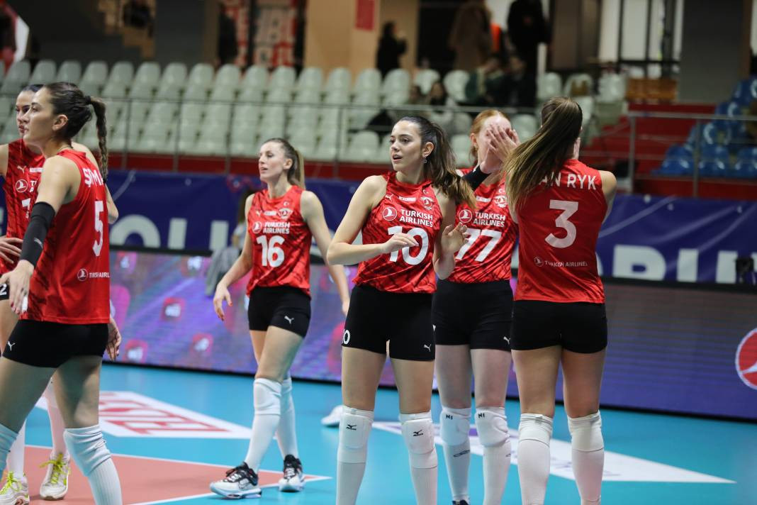 THY Kuzeyboru karşısında yüksekten uçtu. Nefes kesen maçı kazandı - Resim: 38