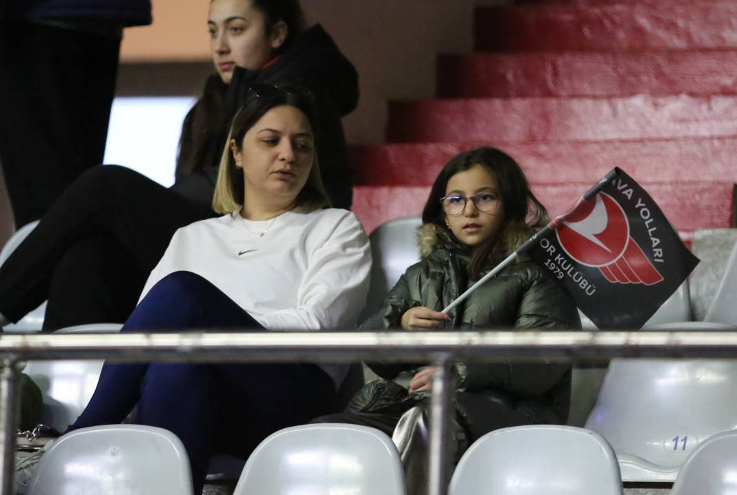 THY Kuzeyboru karşısında yüksekten uçtu. Nefes kesen maçı kazandı - Resim: 36