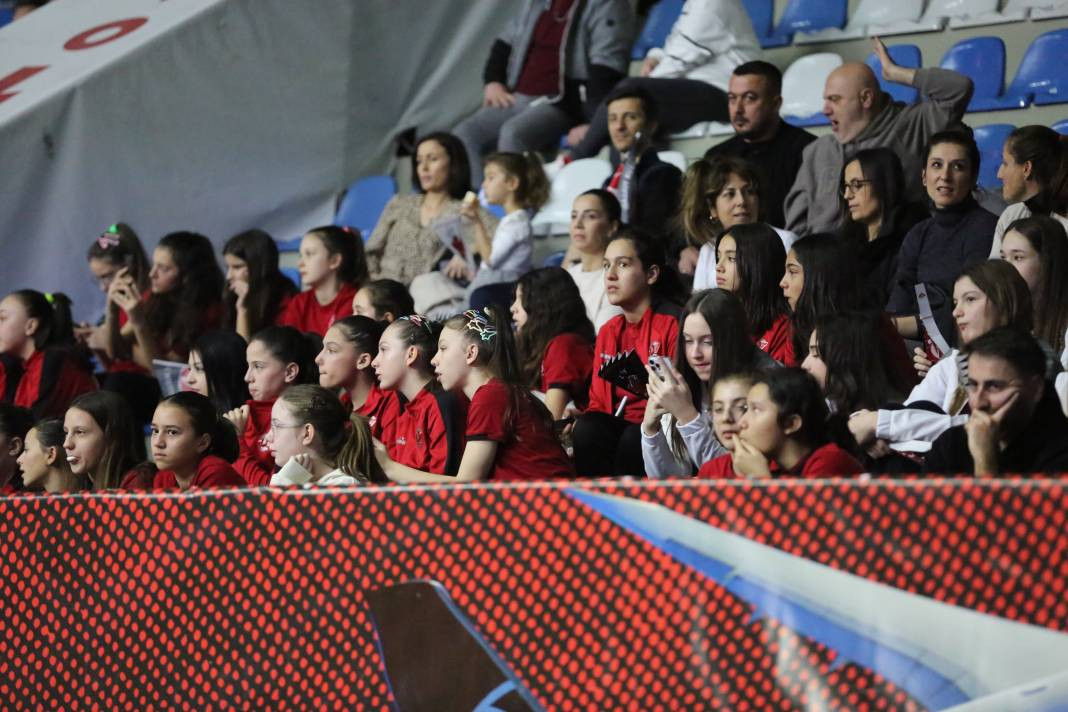 THY Kuzeyboru karşısında yüksekten uçtu. Nefes kesen maçı kazandı - Resim: 32