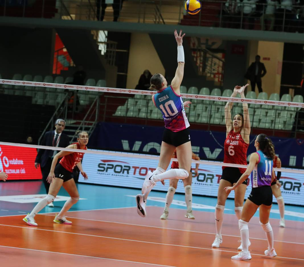 THY Kuzeyboru karşısında yüksekten uçtu. Nefes kesen maçı kazandı - Resim: 22