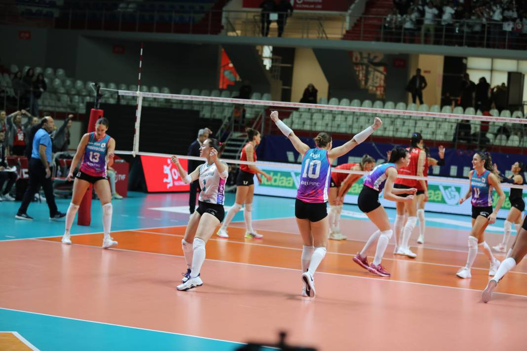 THY Kuzeyboru karşısında yüksekten uçtu. Nefes kesen maçı kazandı - Resim: 17