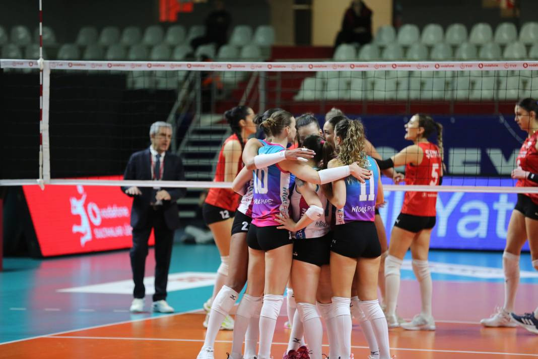 THY Kuzeyboru karşısında yüksekten uçtu. Nefes kesen maçı kazandı - Resim: 8