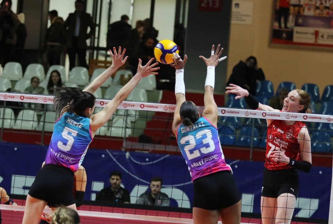 THY Kuzeyboru karşısında yüksekten uçtu. Nefes kesen maçı kazandı - Resim: 16