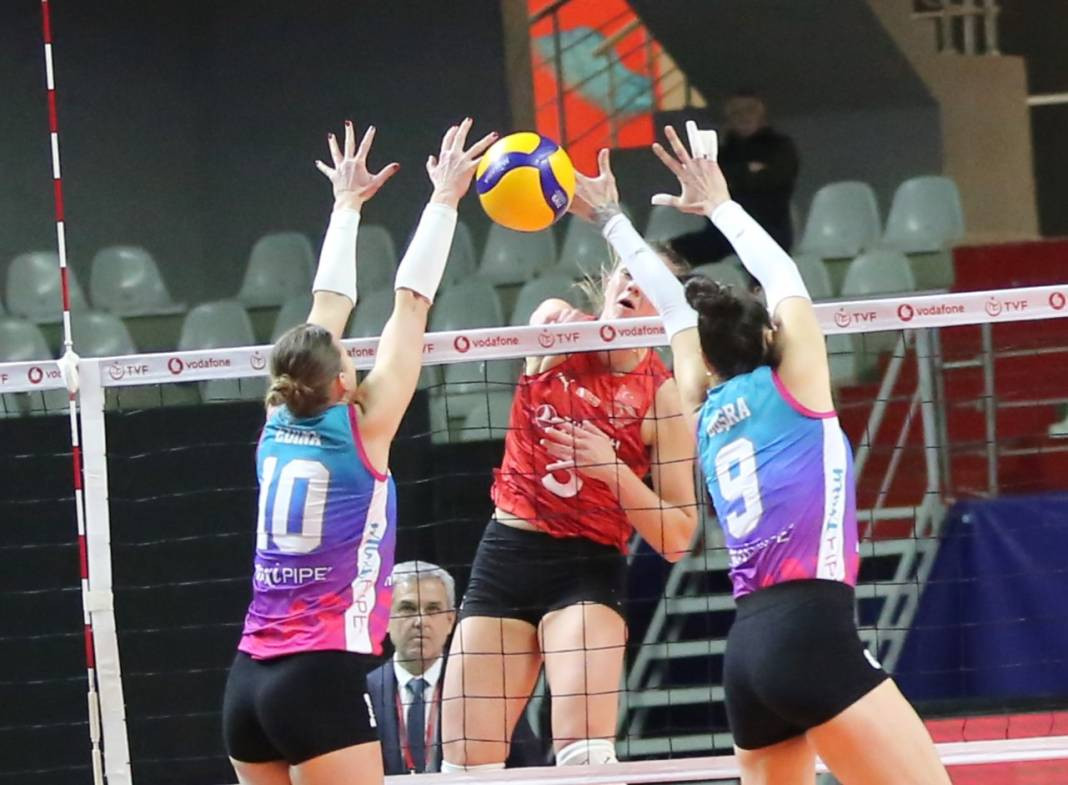 THY Kuzeyboru karşısında yüksekten uçtu. Nefes kesen maçı kazandı - Resim: 14