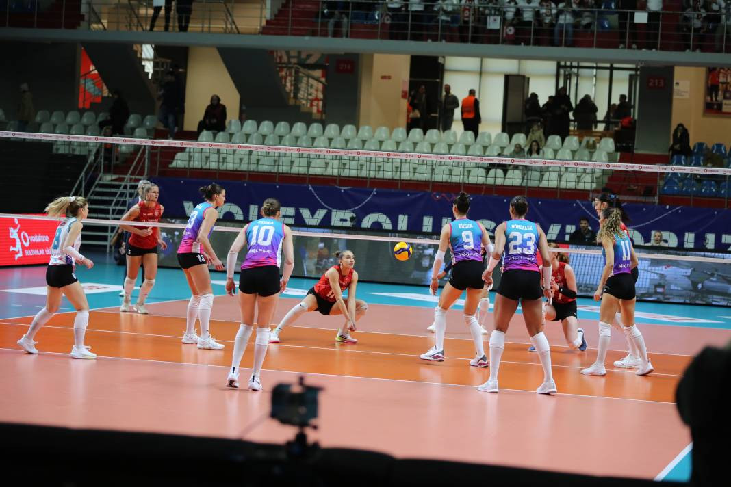 THY Kuzeyboru karşısında yüksekten uçtu. Nefes kesen maçı kazandı - Resim: 2