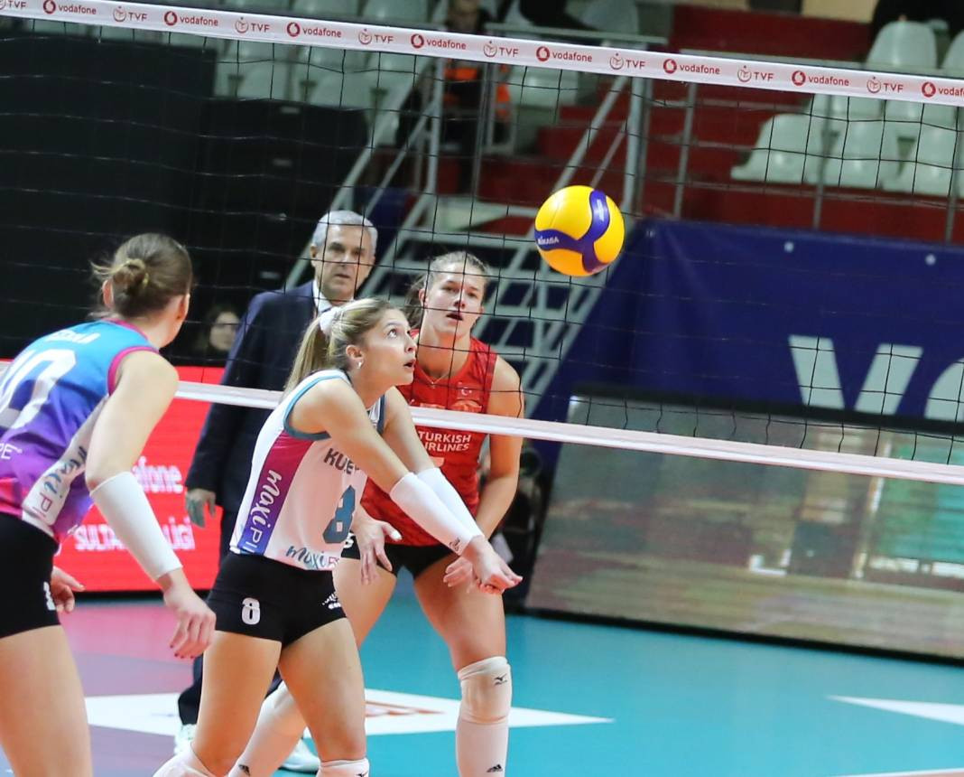 THY Kuzeyboru karşısında yüksekten uçtu. Nefes kesen maçı kazandı - Resim: 6