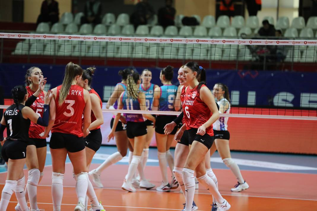 THY Kuzeyboru karşısında yüksekten uçtu. Nefes kesen maçı kazandı - Resim: 70