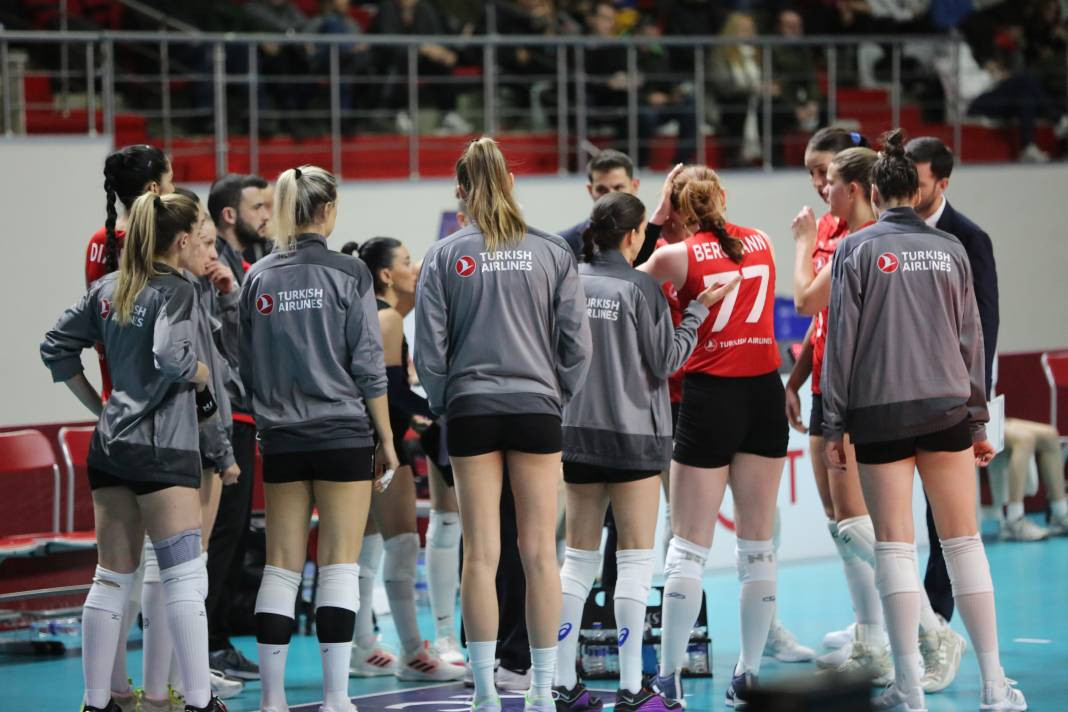 THY Kuzeyboru karşısında yüksekten uçtu. Nefes kesen maçı kazandı - Resim: 65