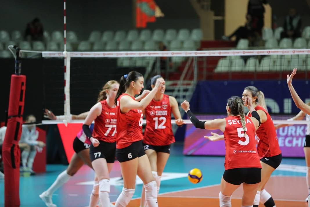 THY Kuzeyboru karşısında yüksekten uçtu. Nefes kesen maçı kazandı - Resim: 66