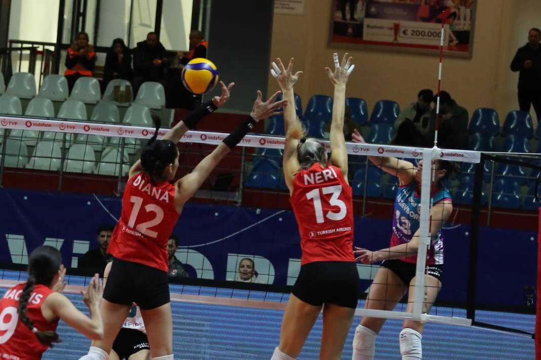 THY Kuzeyboru karşısında yüksekten uçtu. Nefes kesen maçı kazandı - Resim: 69