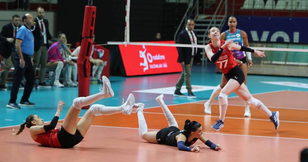 THY Kuzeyboru karşısında yüksekten uçtu. Nefes kesen maçı kazandı - Resim: 68