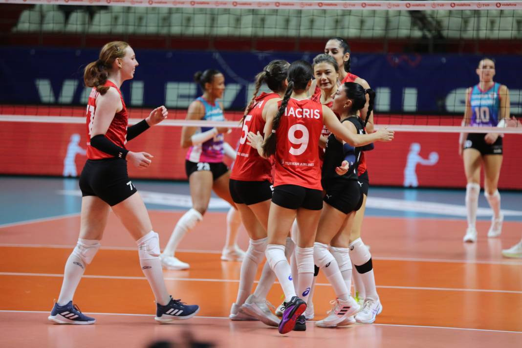 THY Kuzeyboru karşısında yüksekten uçtu. Nefes kesen maçı kazandı - Resim: 57