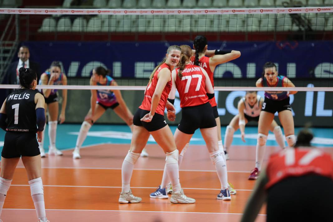 THY Kuzeyboru karşısında yüksekten uçtu. Nefes kesen maçı kazandı - Resim: 56