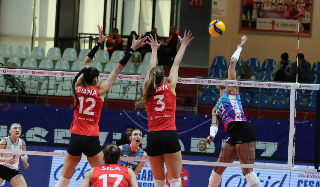 THY Kuzeyboru karşısında yüksekten uçtu. Nefes kesen maçı kazandı - Resim: 61