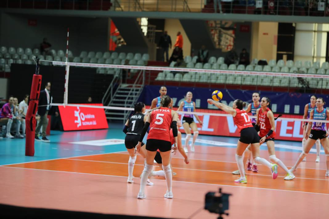 THY Kuzeyboru karşısında yüksekten uçtu. Nefes kesen maçı kazandı - Resim: 49