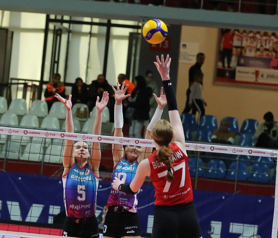 THY Kuzeyboru karşısında yüksekten uçtu. Nefes kesen maçı kazandı - Resim: 52