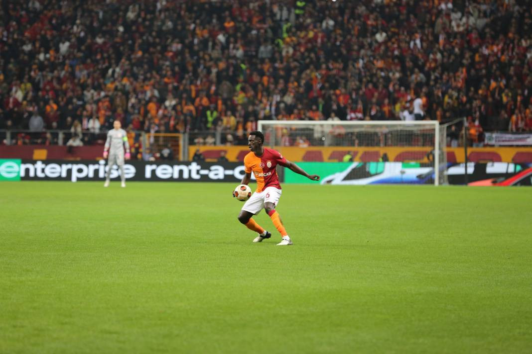 Muslera devleşti Icardi fişi çekti. Galatasaray taraftarı öldü öldü dirildi - Resim: 106