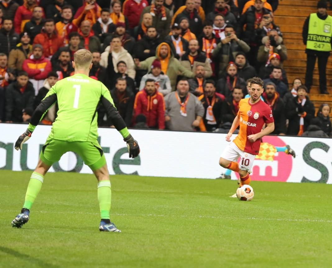 Muslera devleşti Icardi fişi çekti. Galatasaray taraftarı öldü öldü dirildi - Resim: 102
