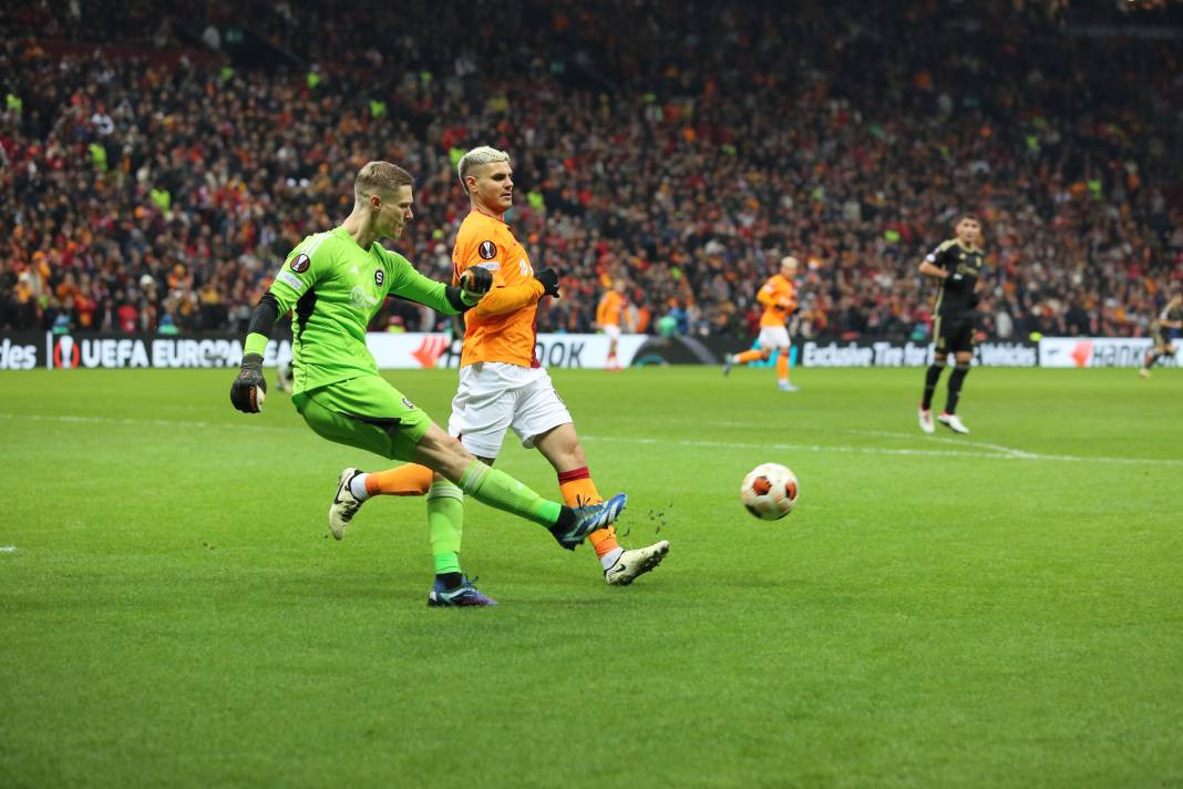 Muslera devleşti Icardi fişi çekti. Galatasaray taraftarı öldü öldü dirildi - Resim: 93