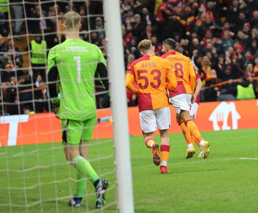 Muslera devleşti Icardi fişi çekti. Galatasaray taraftarı öldü öldü dirildi - Resim: 96