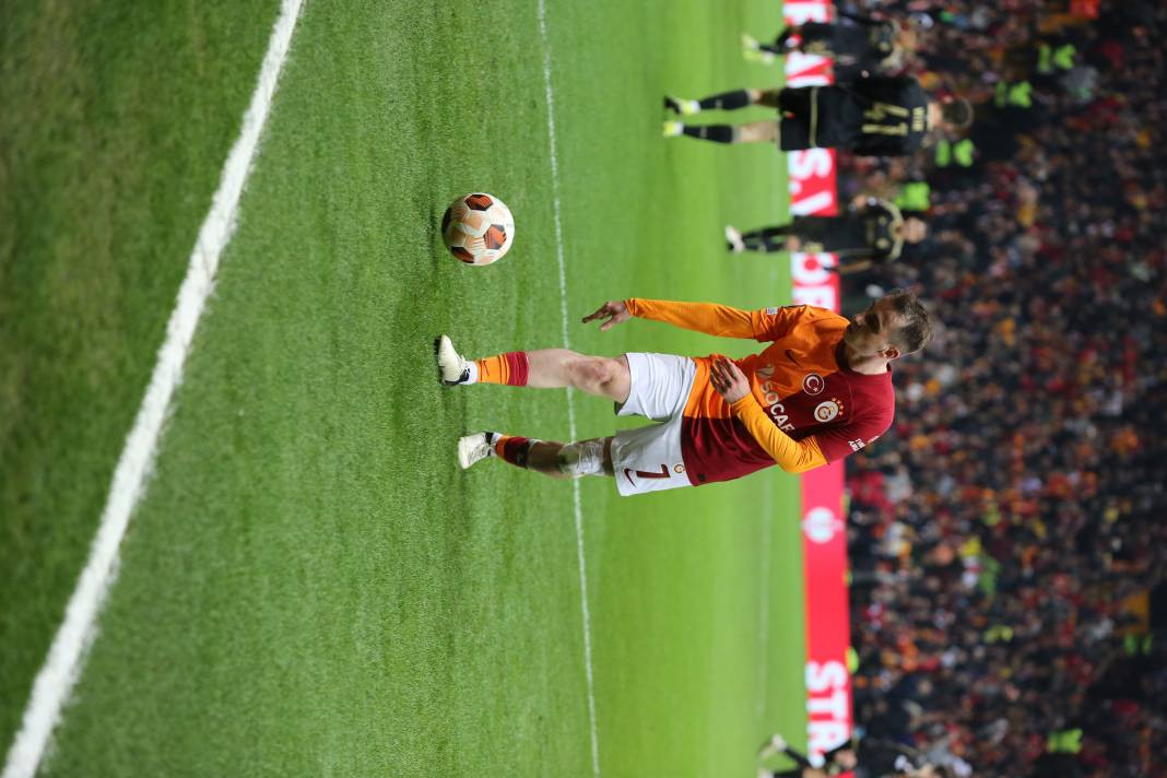 Muslera devleşti Icardi fişi çekti. Galatasaray taraftarı öldü öldü dirildi - Resim: 77