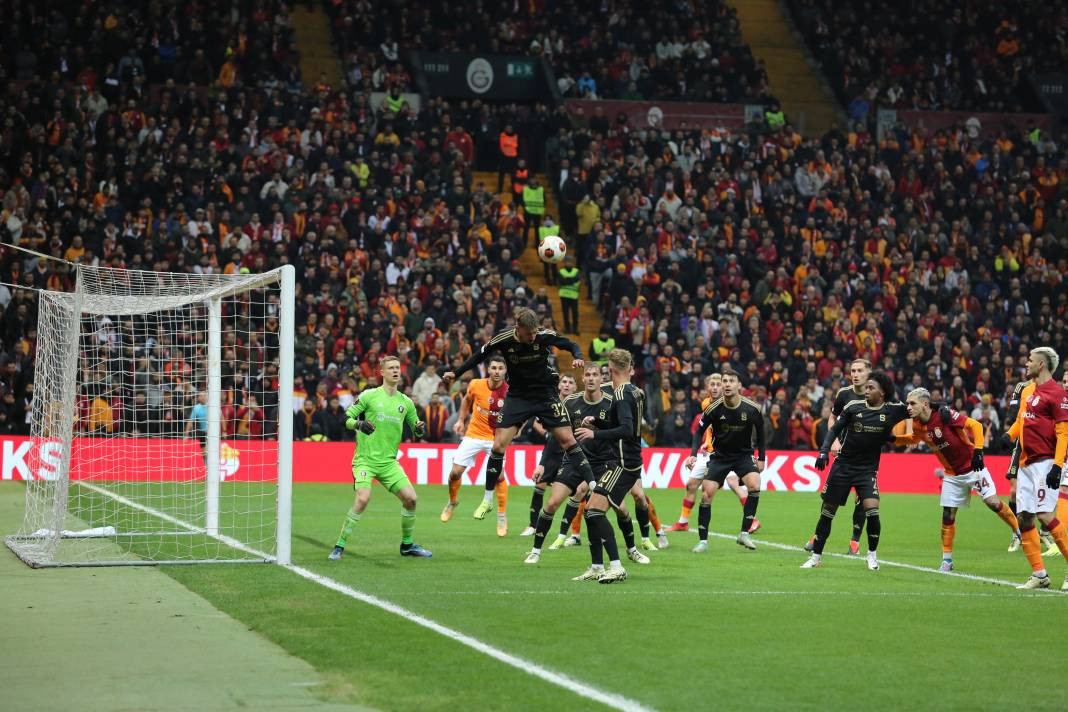 Muslera devleşti Icardi fişi çekti. Galatasaray taraftarı öldü öldü dirildi - Resim: 62