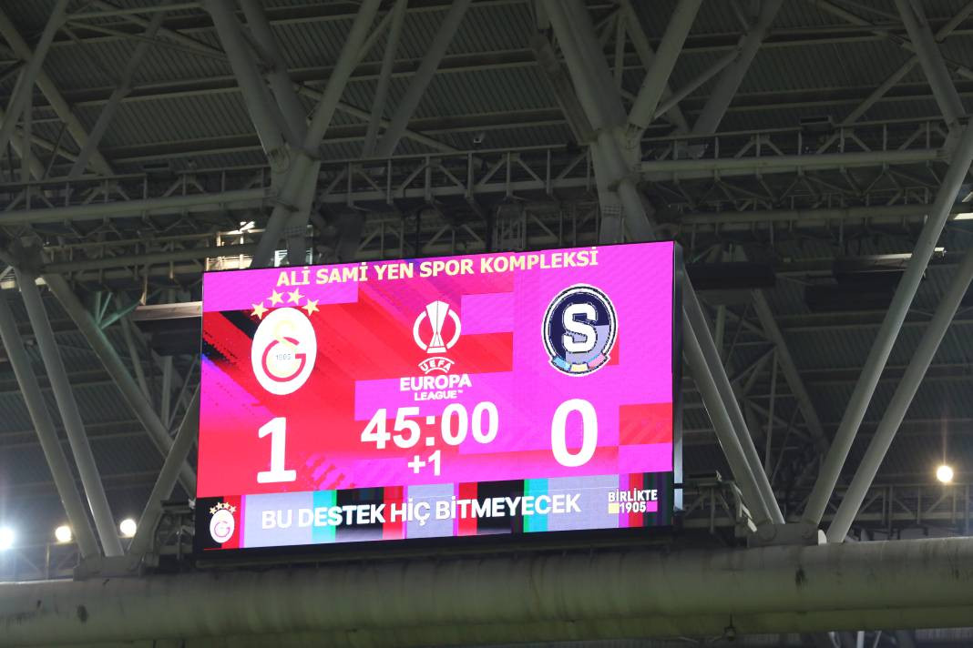 Muslera devleşti Icardi fişi çekti. Galatasaray taraftarı öldü öldü dirildi - Resim: 39