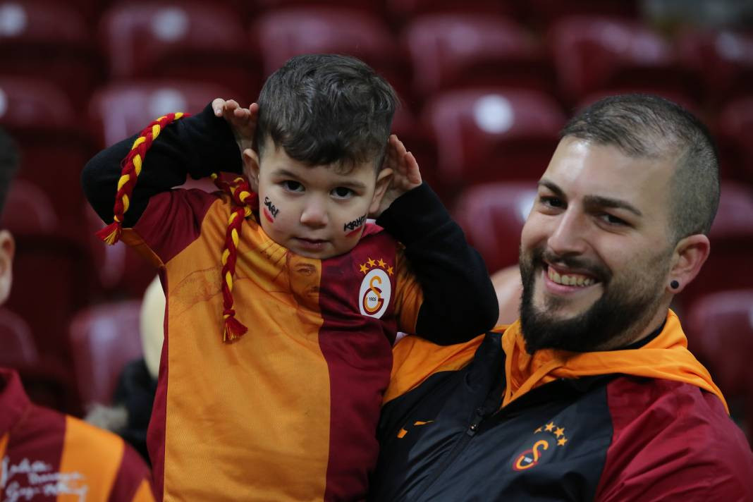 Muslera devleşti Icardi fişi çekti. Galatasaray taraftarı öldü öldü dirildi - Resim: 23