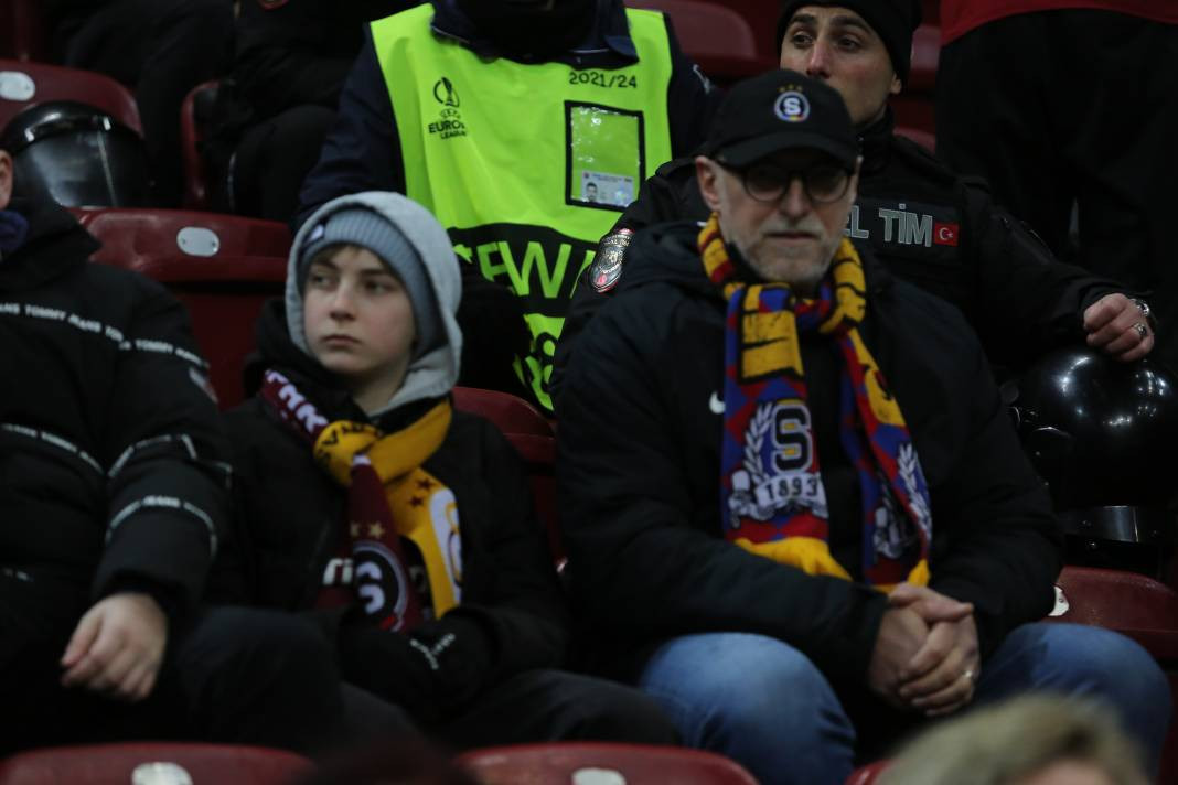 Muslera devleşti Icardi fişi çekti. Galatasaray taraftarı öldü öldü dirildi - Resim: 21