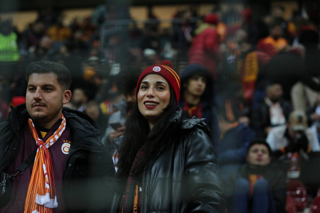 Muslera devleşti Icardi fişi çekti. Galatasaray taraftarı öldü öldü dirildi - Resim: 19