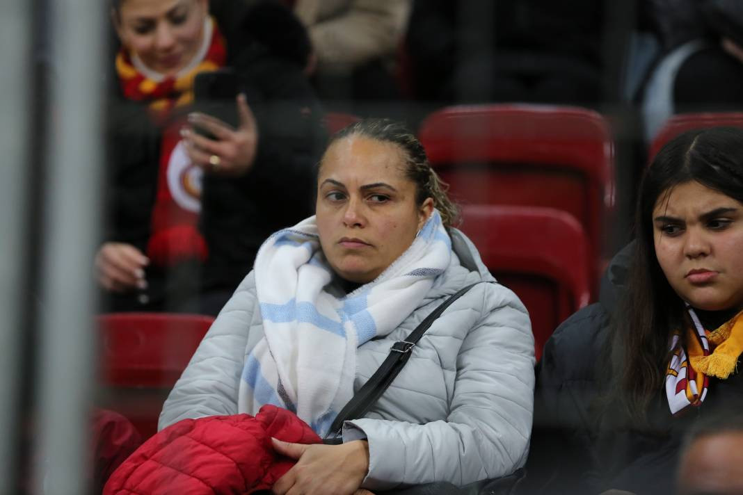 Muslera devleşti Icardi fişi çekti. Galatasaray taraftarı öldü öldü dirildi - Resim: 16