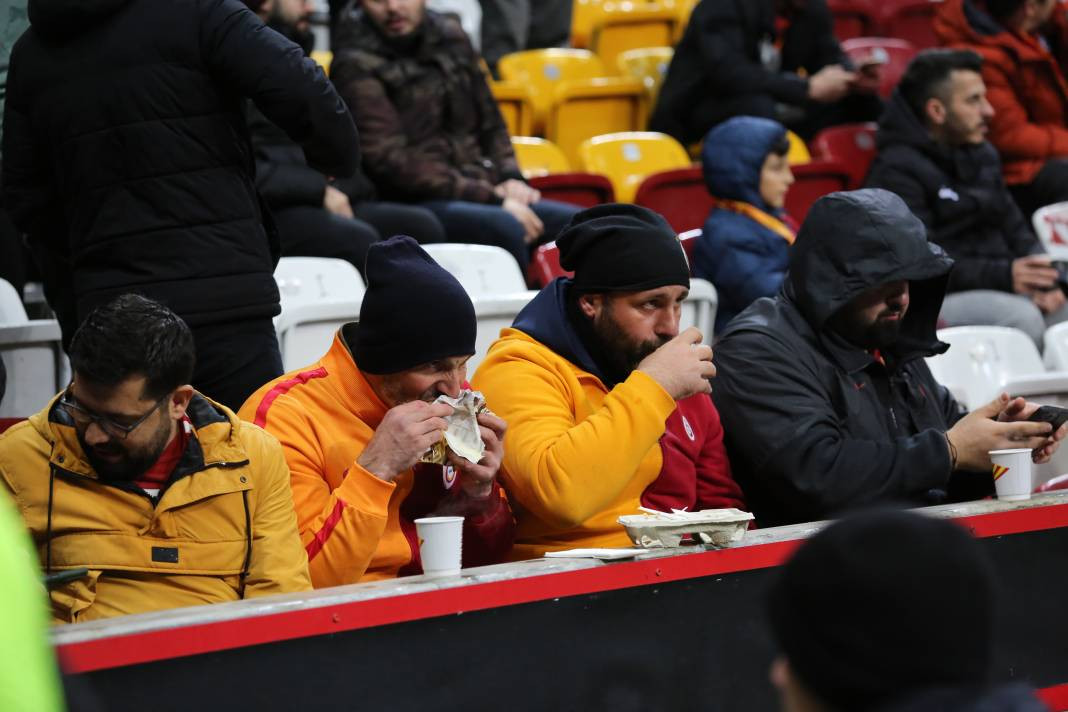 Muslera devleşti Icardi fişi çekti. Galatasaray taraftarı öldü öldü dirildi - Resim: 13