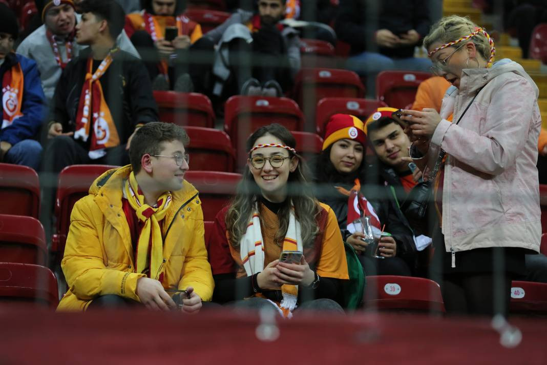 Muslera devleşti Icardi fişi çekti. Galatasaray taraftarı öldü öldü dirildi - Resim: 4