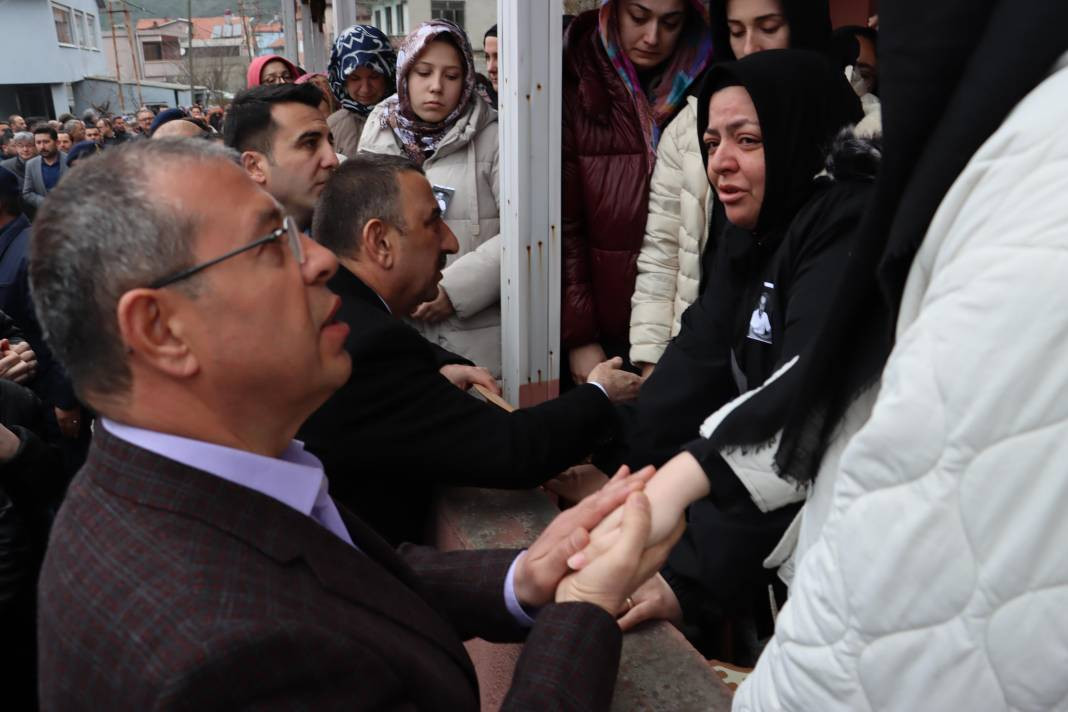 Kömür tumbasına sıkışıp ölen madenciye son veda - Resim: 6