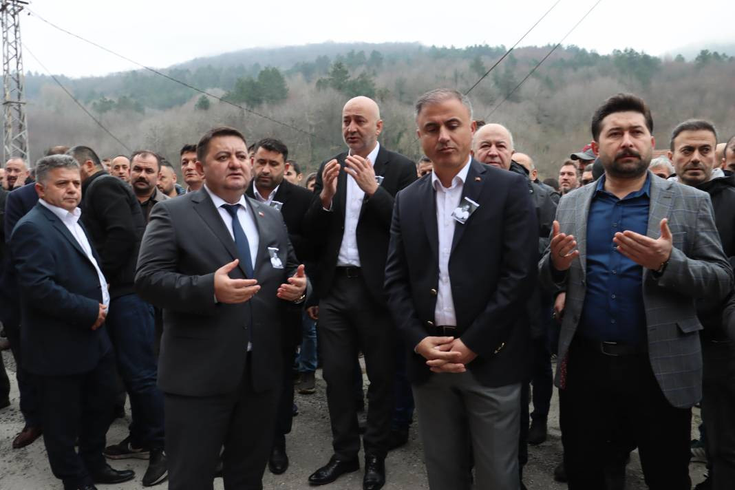 Kömür tumbasına sıkışıp ölen madenciye son veda - Resim: 5