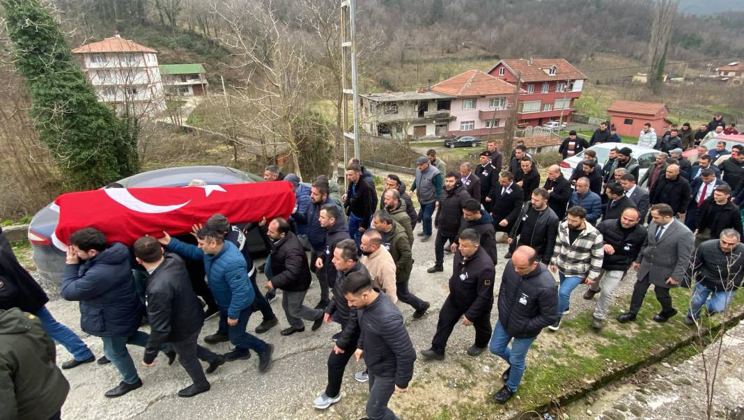 Kömür tumbasına sıkışıp ölen madenciye son veda - Resim: 13