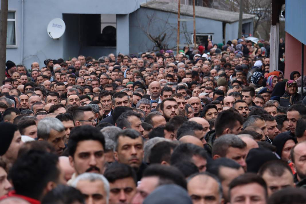 Kömür tumbasına sıkışıp ölen madenciye son veda - Resim: 9