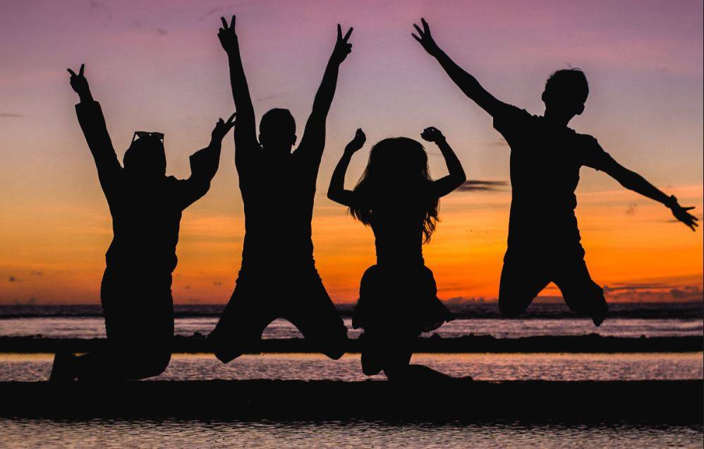 Arkadaşlarınızla derin bir bağınız olduğunu gösteren 7 işaret - Resim: 7