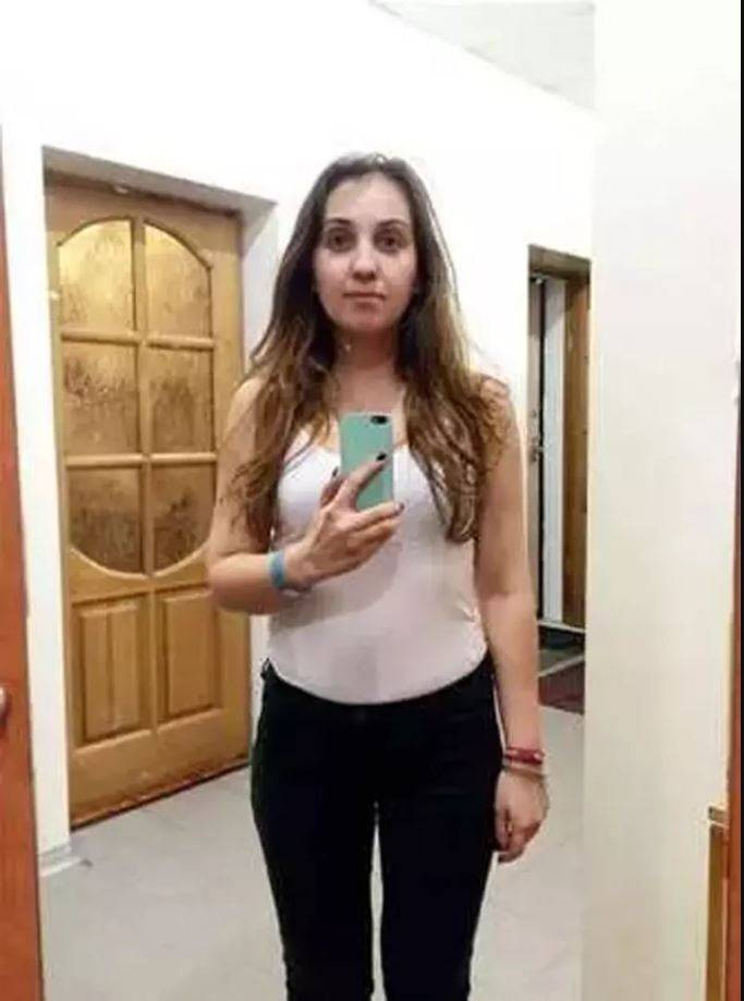 Soyunma kabinlerindeki aynalara dikkat! Rus kadın tek tek görüntüledi - Resim: 1