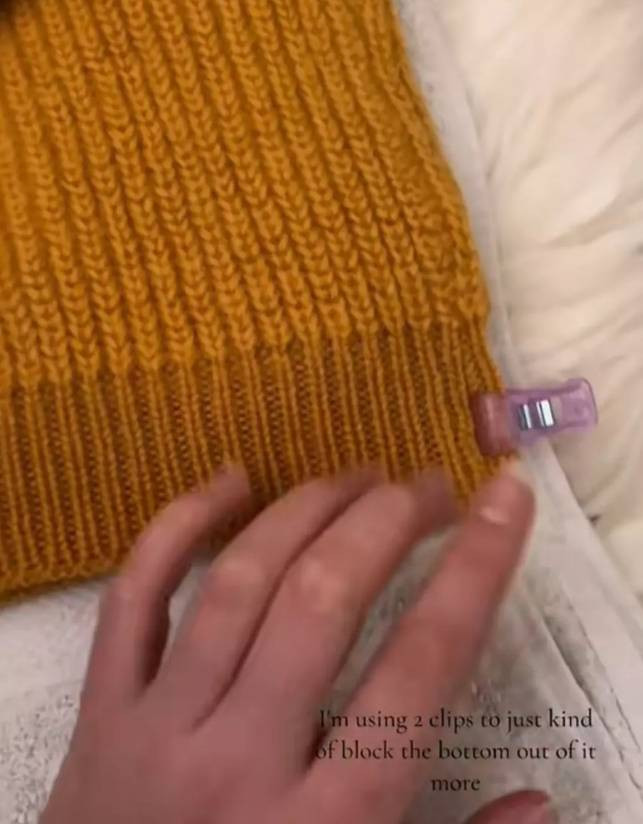 Sosyal medya genç kızın kıyafetlerini konuşuyor. Kotlarını hiç yıkamıyor. İşte sebebi - Resim: 2