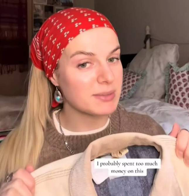 Sosyal medya genç kızın kıyafetlerini konuşuyor. Kotlarını hiç yıkamıyor. İşte sebebi - Resim: 11