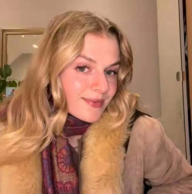 Sosyal medya genç kızın kıyafetlerini konuşuyor. Kotlarını hiç yıkamıyor. İşte sebebi - Resim: 1