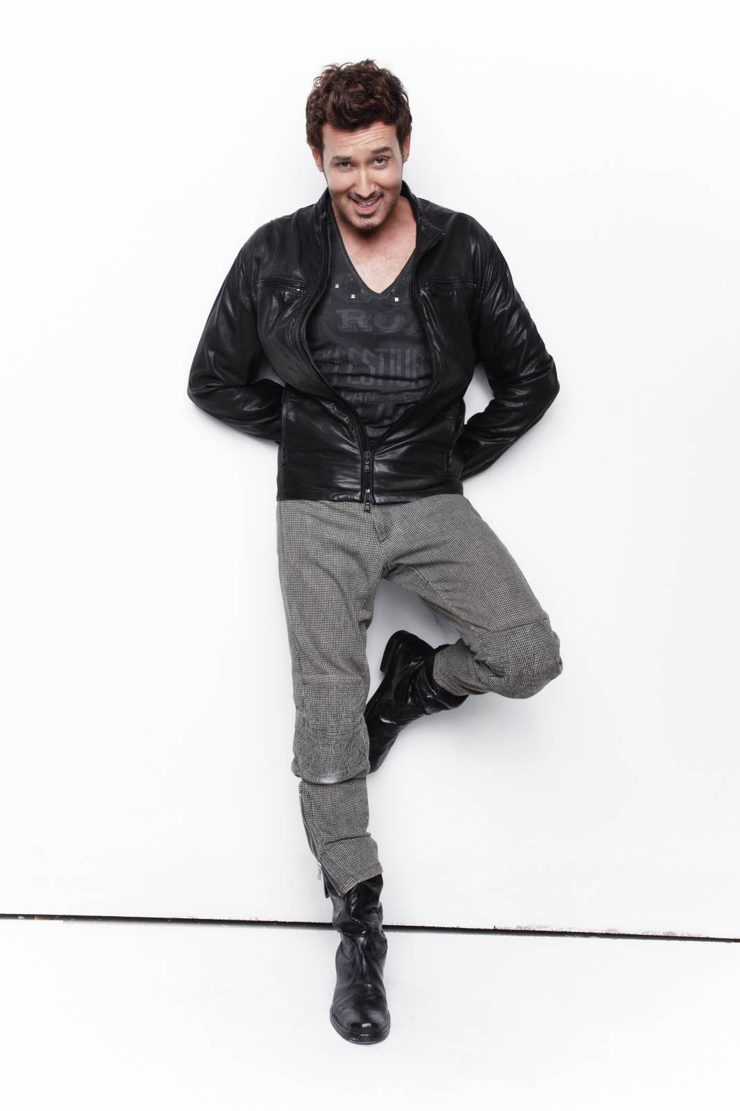 Resimdeki ünlüyü tanıdınız mı? Herkesin tanıdığı o şarkıcı ilk defa paylaştı - Resim: 3