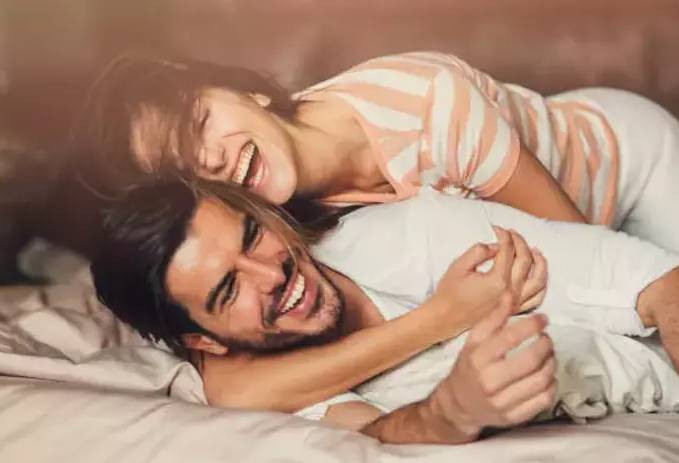 Erkeklerin gerçekten aşık olduklarında yaptıkları 5 şey - Resim: 9