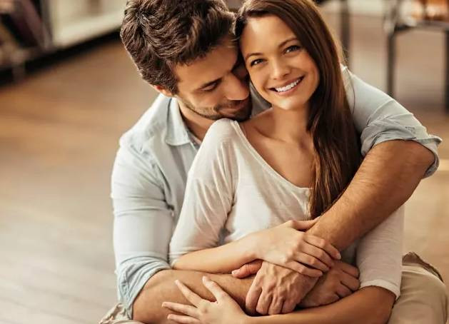 Erkeklerin gerçekten aşık olduklarında yaptıkları 5 şey - Resim: 2